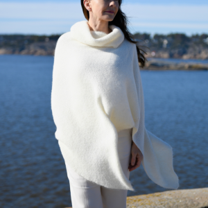 Petronelle poncho